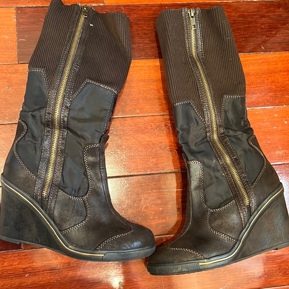Brown wedge boot